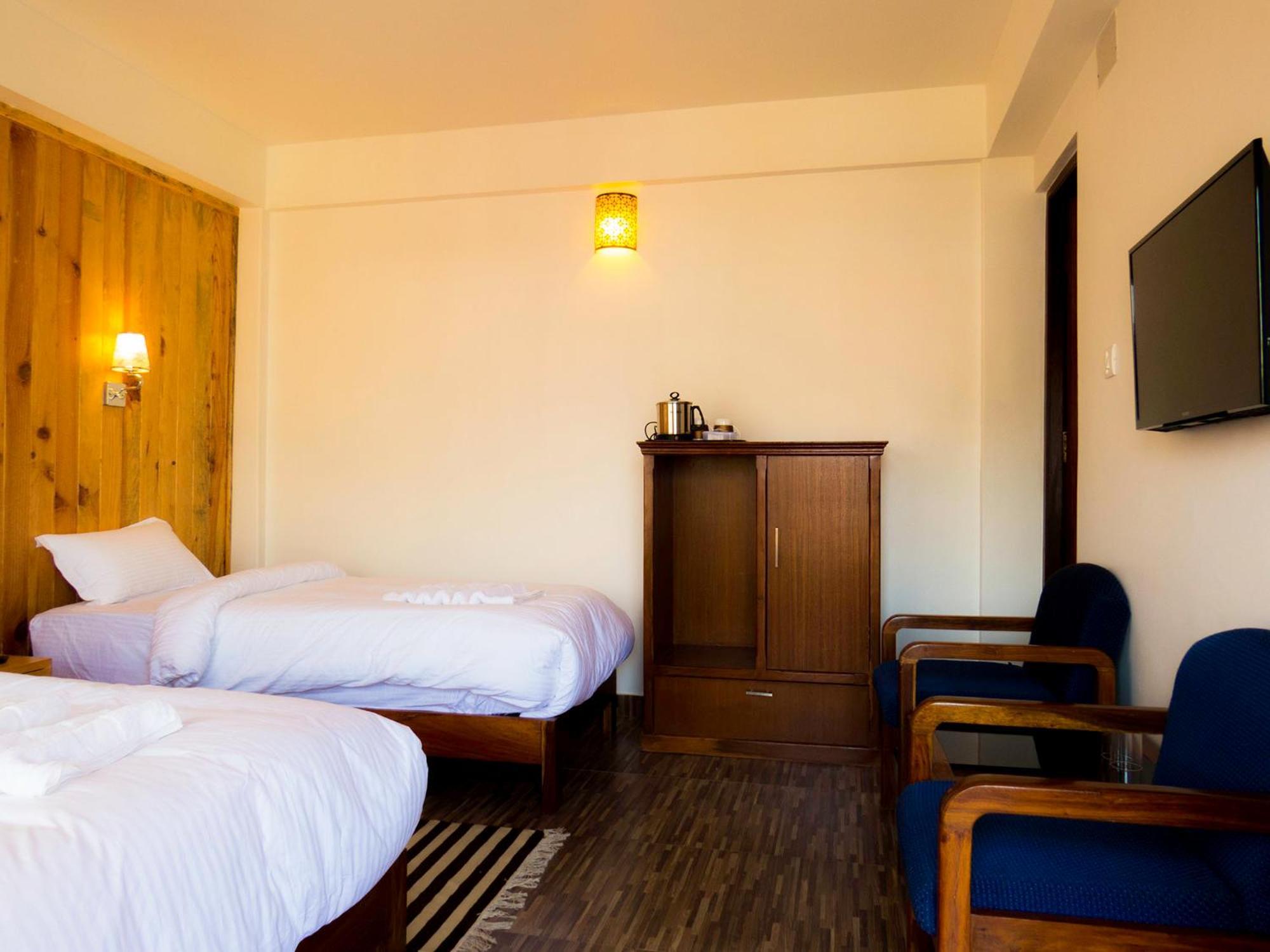 Tristar Hotel Pokhara Esterno foto