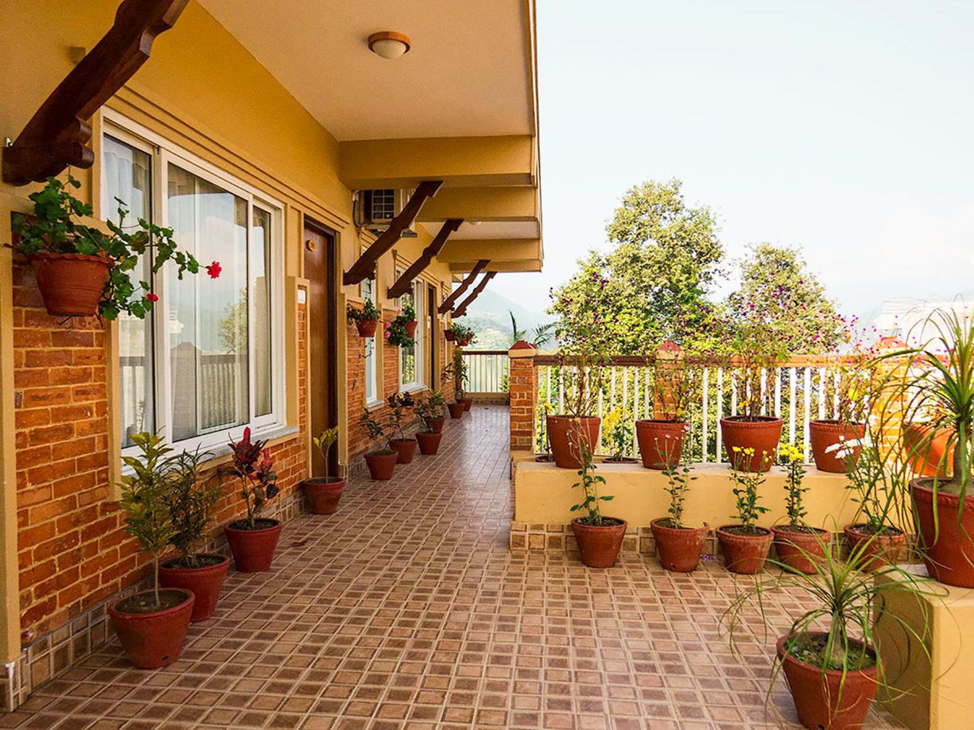 Tristar Hotel Pokhara Esterno foto