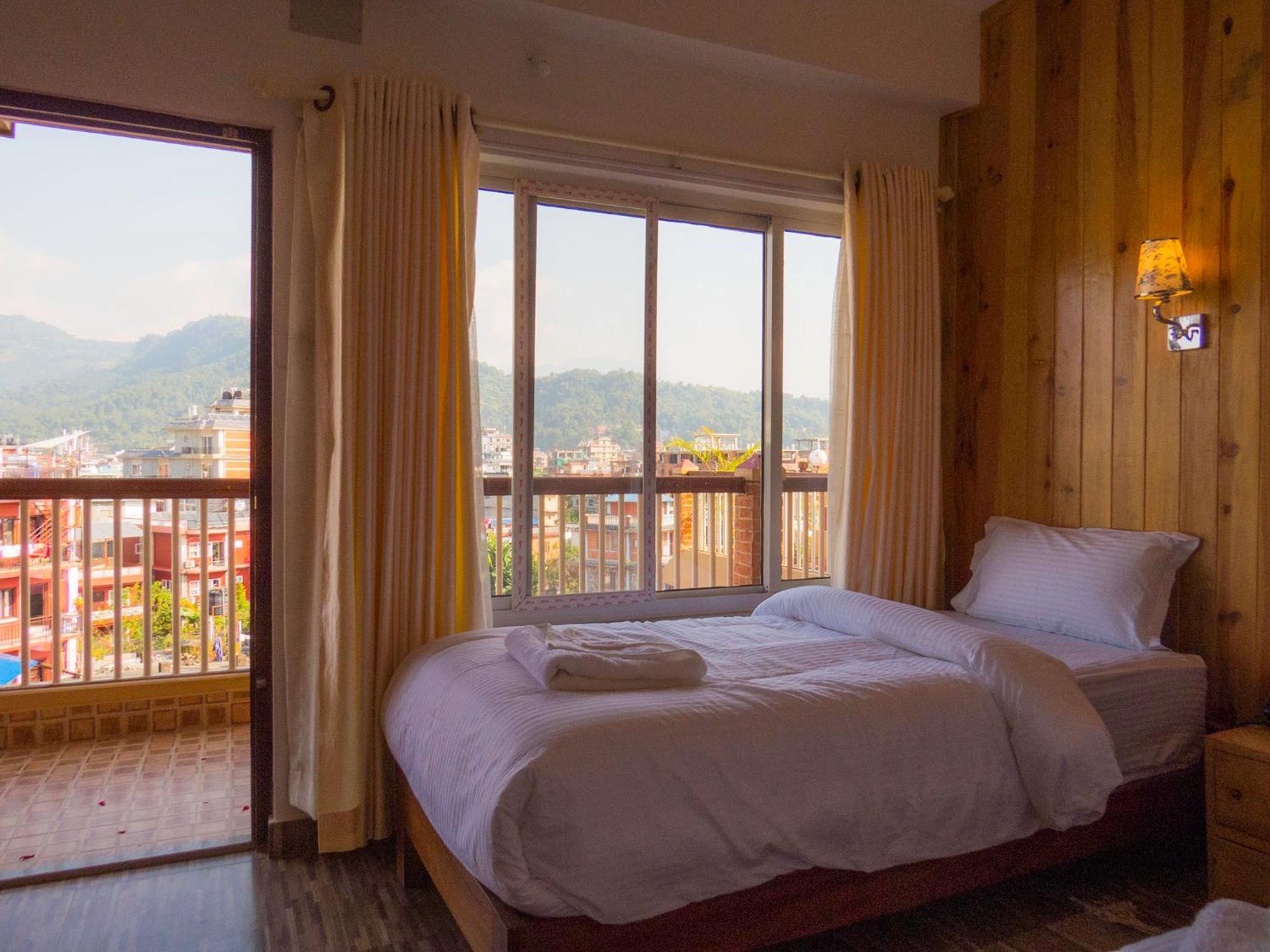 Tristar Hotel Pokhara Esterno foto