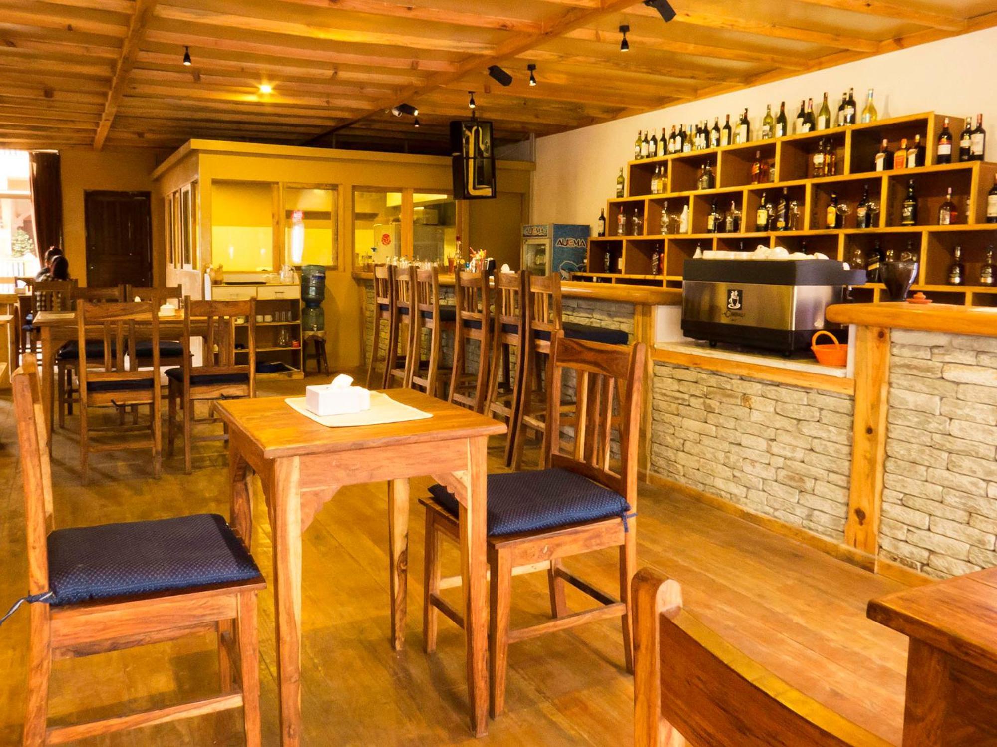 Tristar Hotel Pokhara Esterno foto